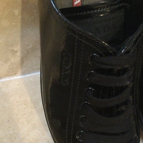 PRADA BLACK PATENT LEATHER SNEAKERS SIZE 8 WORN A COUPLE OF TIMES - Picture 5 of 7